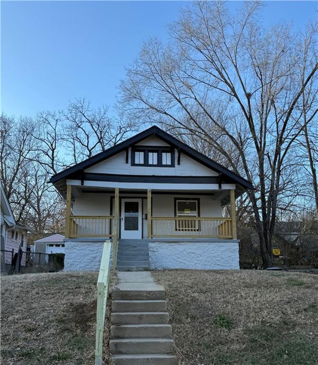 Photo of 5110 Bellefontaine Avenue, Kansas City, MO 64130 (MLS # 2592266)