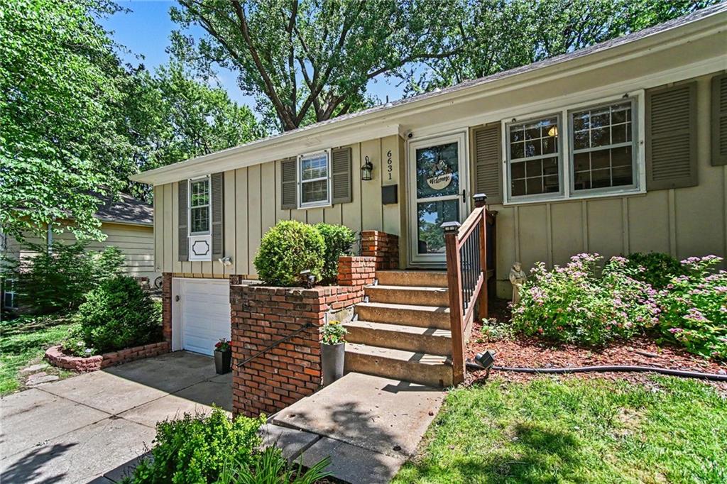 6631 Larsen Lane