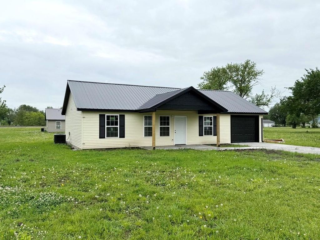 Photo of 104 W Barrett Avenue, Walker, MO 64790 (MLS # 2623801)