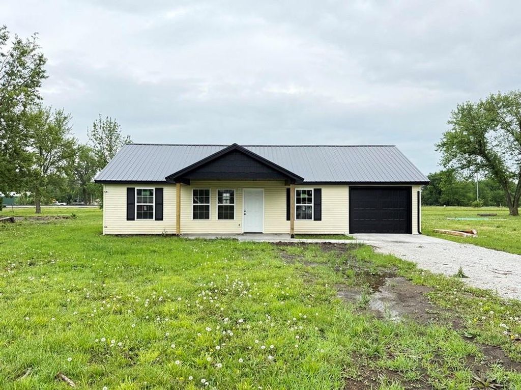 Photo of 104 W Barrett Avenue, Walker, MO 64790 (MLS # 2623801)