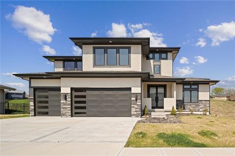 MLS: 2526086