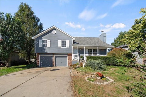 Photo of 206 Pebblebrook Lane, Grain Valley, MO 64029 (MLS # 2646786)