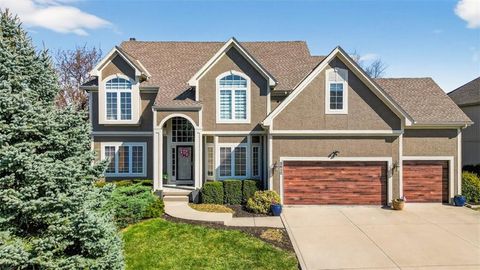 Photo of 2612 SW Wintercreek Drive, Lees Summit, MO 64081 (MLS # 2608346)