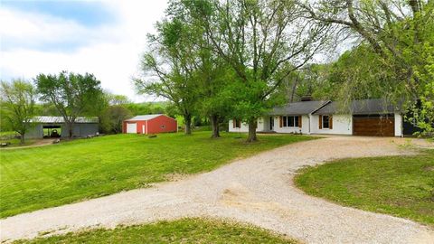1633 N 600 Road Baldwin City KS 66006