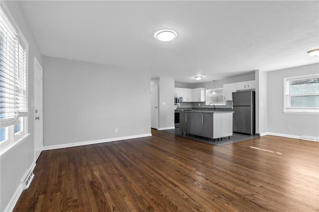 104 NW Walnut Street