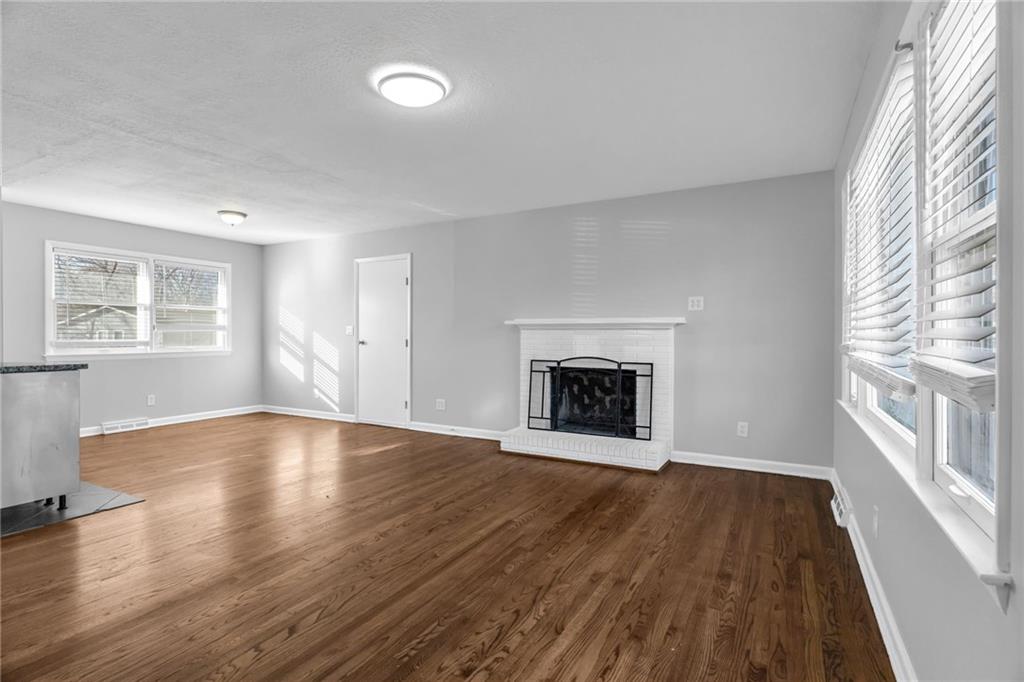 104 NW Walnut Street