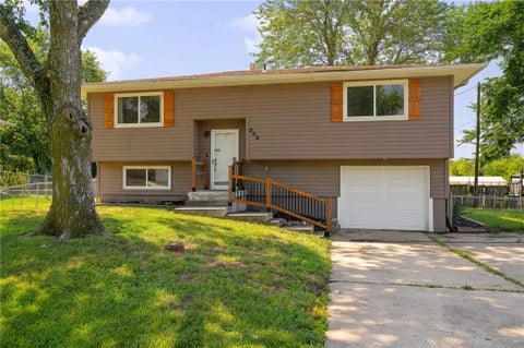 Photo of 305 W South Street, Spring Hill, KS 66083 (MLS # 2630794)