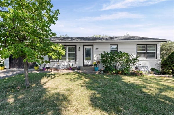 7017 N MONTROSE AVE, KANSAS CITY, MO 64151 - Image e0211b94845e5f192d6f0d6a99e8e4fb/3900710446