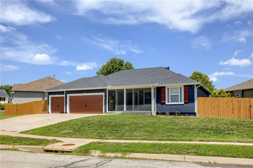 Photo of 1904 Shirley Court, Liberty, MO 64068 (MLS # 2565212)