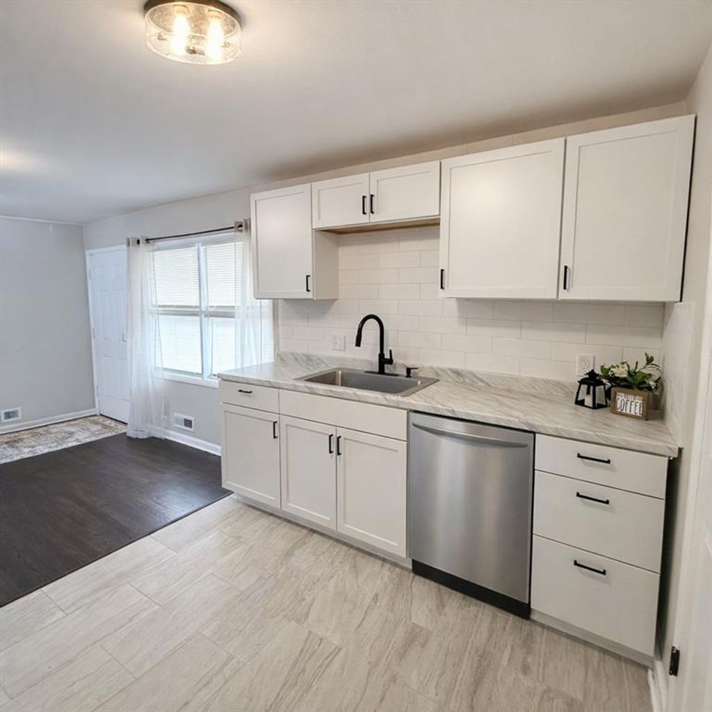 Photo of 11112 Winchester Avenue, Kansas City, MO 64134 (MLS # 2598712)