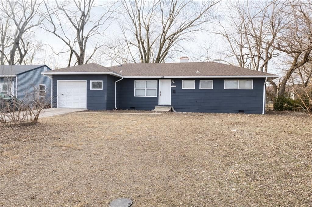 Photo of 11112 Winchester Avenue, Kansas City, MO 64134 (MLS # 2598712)