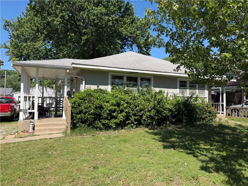 Photo of 1625 Irving Street, Independence, KS 67301 (MLS # 2618756)