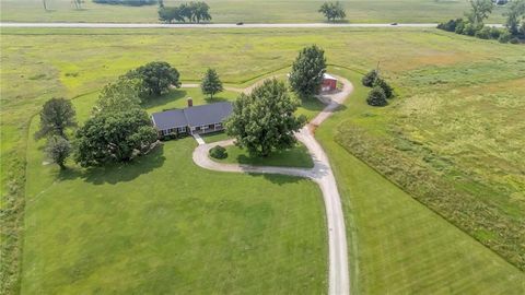 28210 Hedge Lane Paola KS 66071