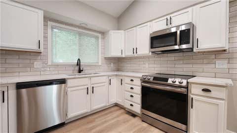 Tiny photo for 304 Wilshire Boulevard, Liberty, MO 64068 (MLS # 2636018)