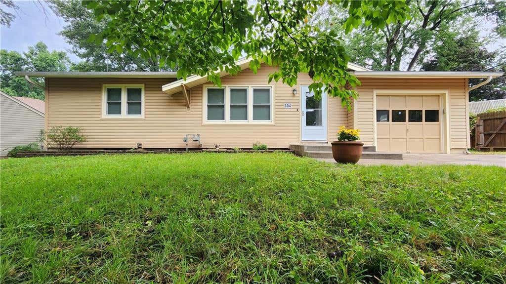Photo of 304 Wilshire Boulevard, Liberty, MO 64068 (MLS # 2636018)