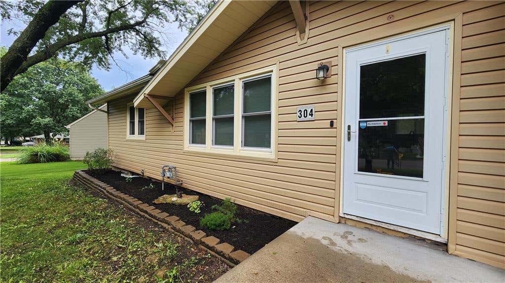 Photo of 304 Wilshire Boulevard, Liberty, MO 64068 (MLS # 2636018)