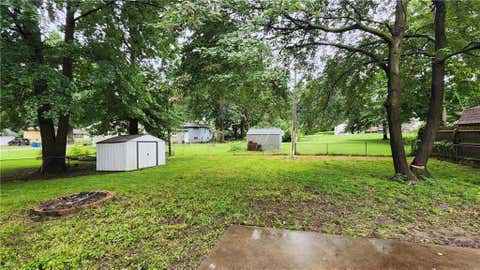 Tiny photo for 304 Wilshire Boulevard, Liberty, MO 64068 (MLS # 2636018)
