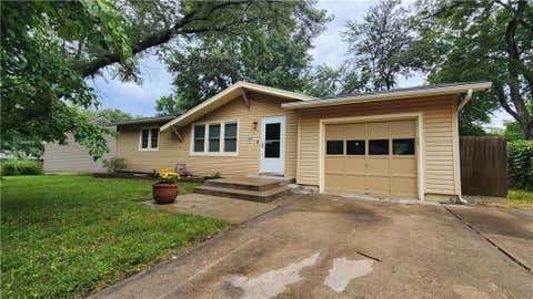 Tiny photo for 304 Wilshire Boulevard, Liberty, MO 64068 (MLS # 2636018)