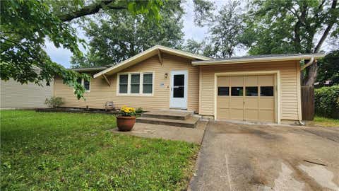 Tiny photo for 304 Wilshire Boulevard, Liberty, MO 64068 (MLS # 2636018)