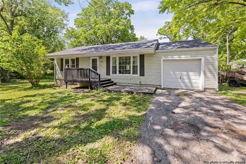 Photo of 7602 Roswell Drive, Kansas City, KS 66109 (MLS # 2620824)