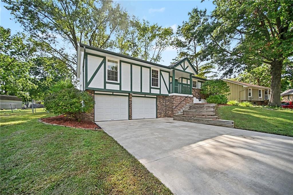 Photo of 1507 Baker Street, Liberty, MO 64068 (MLS # 2644583)