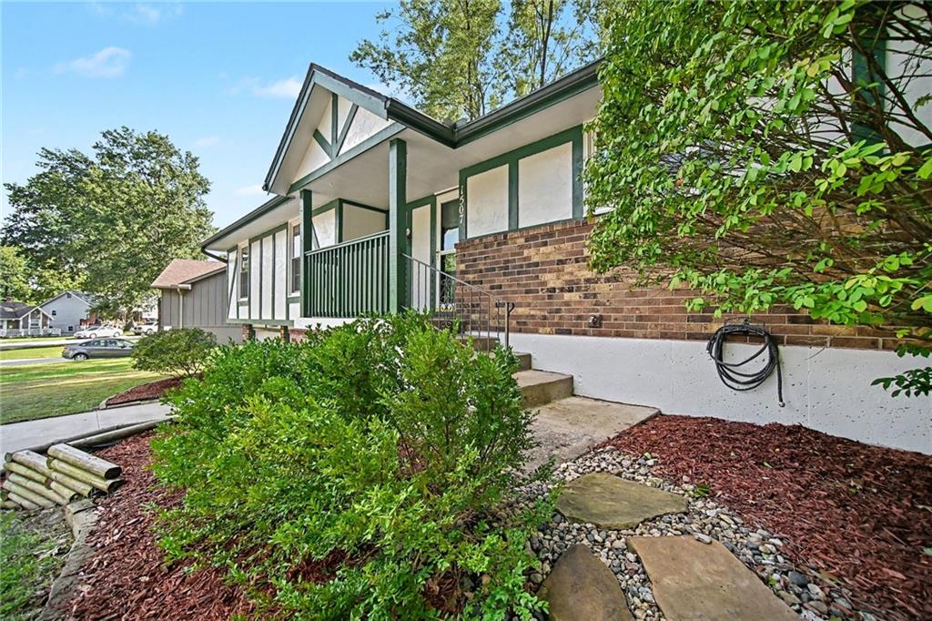 Photo of 1507 Baker Street, Liberty, MO 64068 (MLS # 2644583)