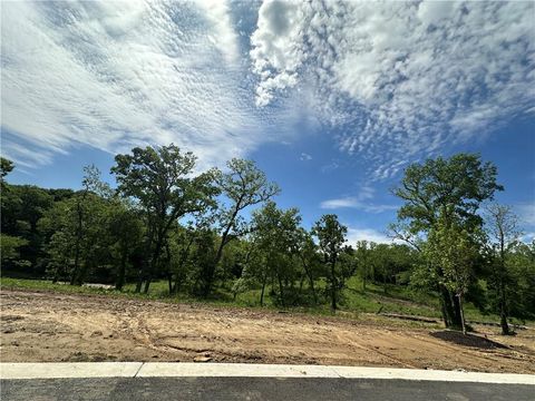 MLS: 2500052