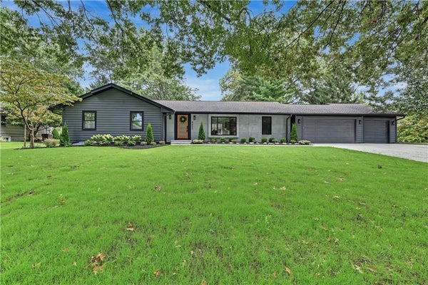 9427 WENONGA RD, LEAWOOD, KS 66206 - Image e0e03c355c8c2f7a011e2499fee2c1c5/3858478445