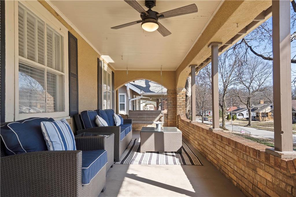 1120 W 75TH Terrace