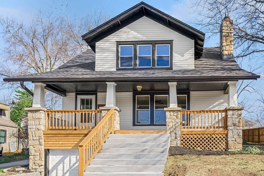 Photo of 730 W College Street, Liberty, MO 64068 (MLS # 2603931)