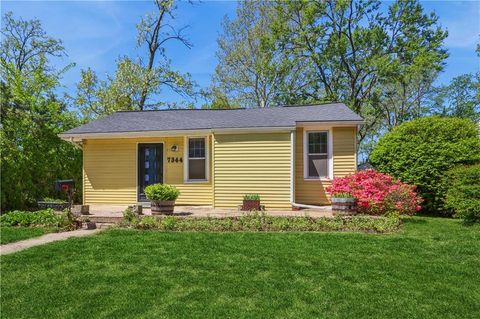 Photo of 7344 Oak Street, Kansas City, MO 64114 (MLS # 2613525)