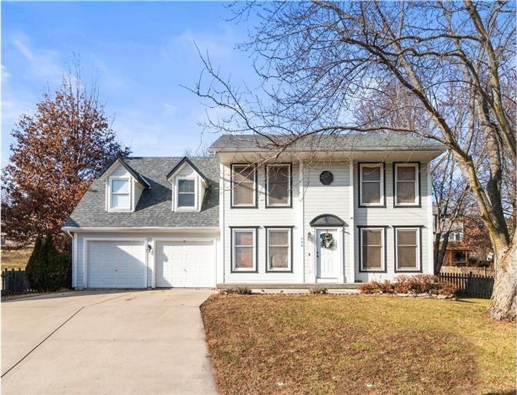 Photo of 904 Paw Paw Lane, Liberty, MO 64068 (MLS # 2592894)