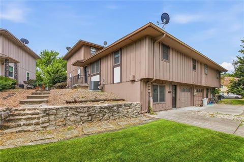 Photo of 11260 E 71st Terrace, Raytown, MO 64133 (MLS # 2628476)