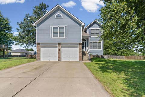 Photo of 2512 NE Horseshoe Drive, Lees Summit, MO 64086 (MLS # 2637209)