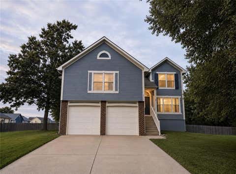 Photo of 2512 NE Horseshoe Drive, Lees Summit, MO 64086 (MLS # 2637209)