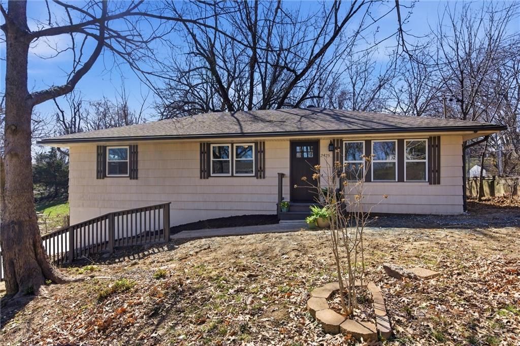 Photo of 2425 NE 38th Street, Kansas City, MO 64116 (MLS # 2608347)