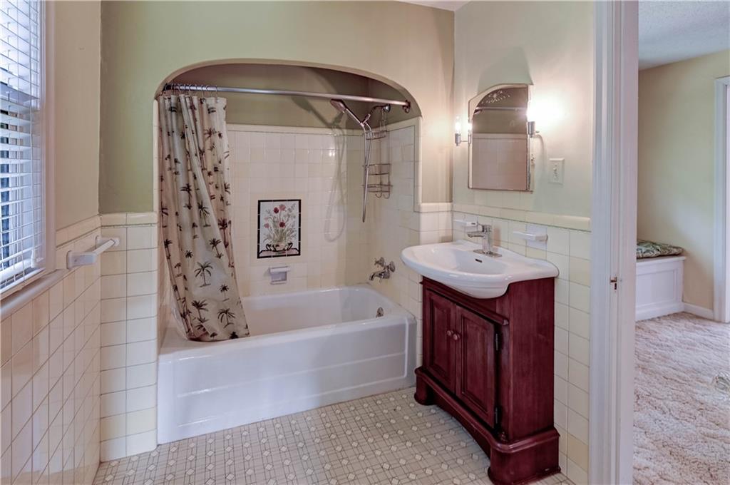 Kansas City, Missouri 64133, United States, 4 Bedrooms Bedrooms, ,3 BathroomsBathrooms,Residential,Pending,200795