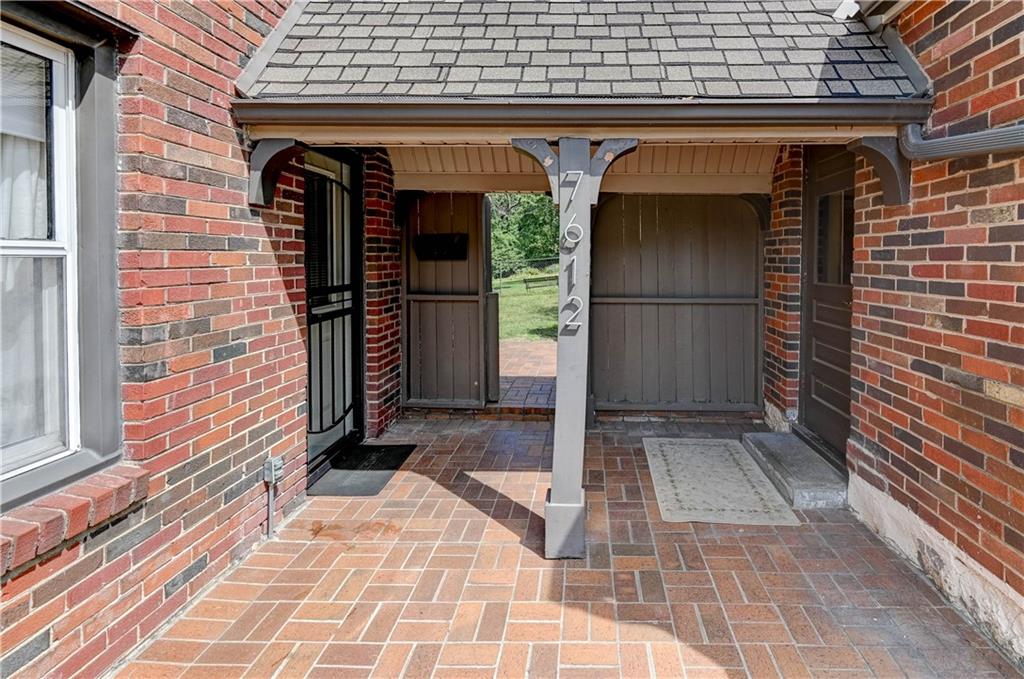 Kansas City, Missouri 64133, United States, 4 Bedrooms Bedrooms, ,3 BathroomsBathrooms,Residential,Pending,200795