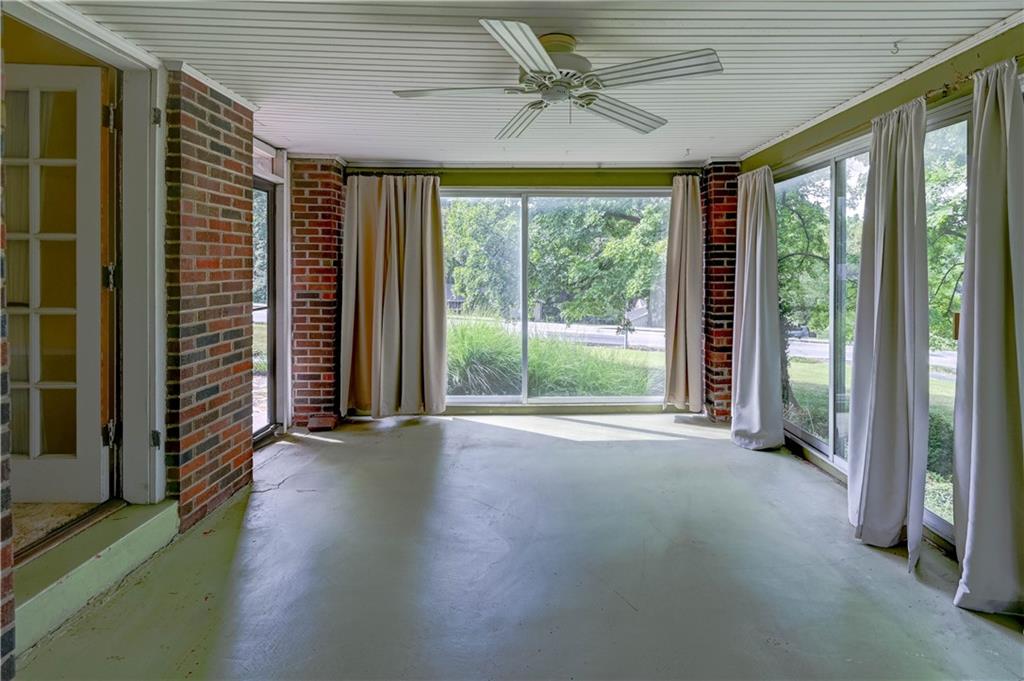 Kansas City, Missouri 64133, United States, 4 Bedrooms Bedrooms, ,3 BathroomsBathrooms,Residential,Pending,200795