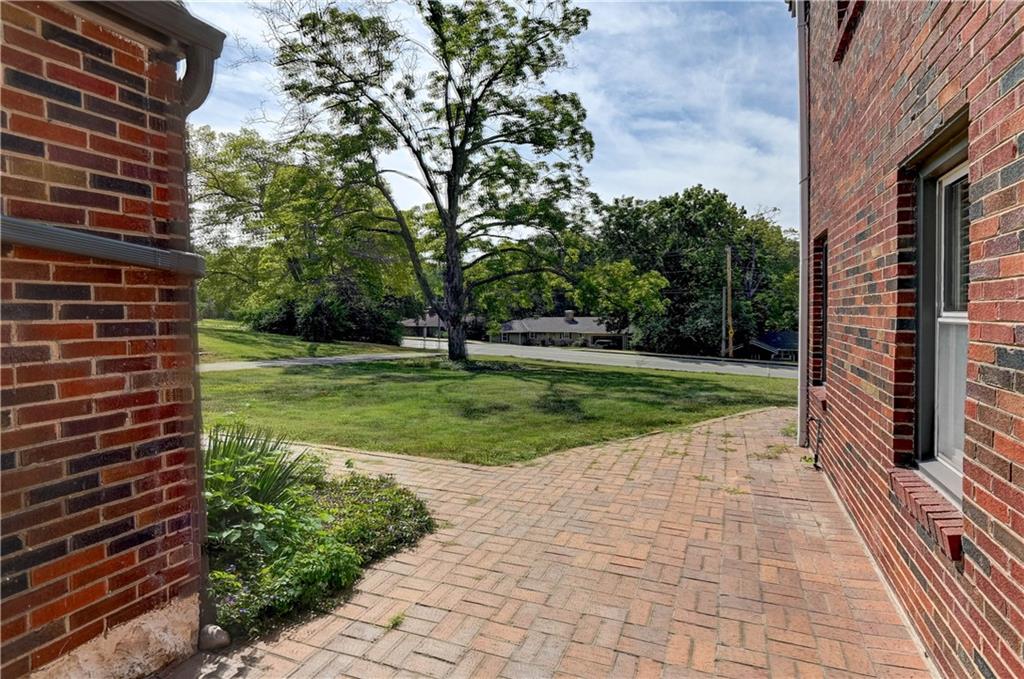 Kansas City, Missouri 64133, United States, 4 Bedrooms Bedrooms, ,3 BathroomsBathrooms,Residential,Pending,200795