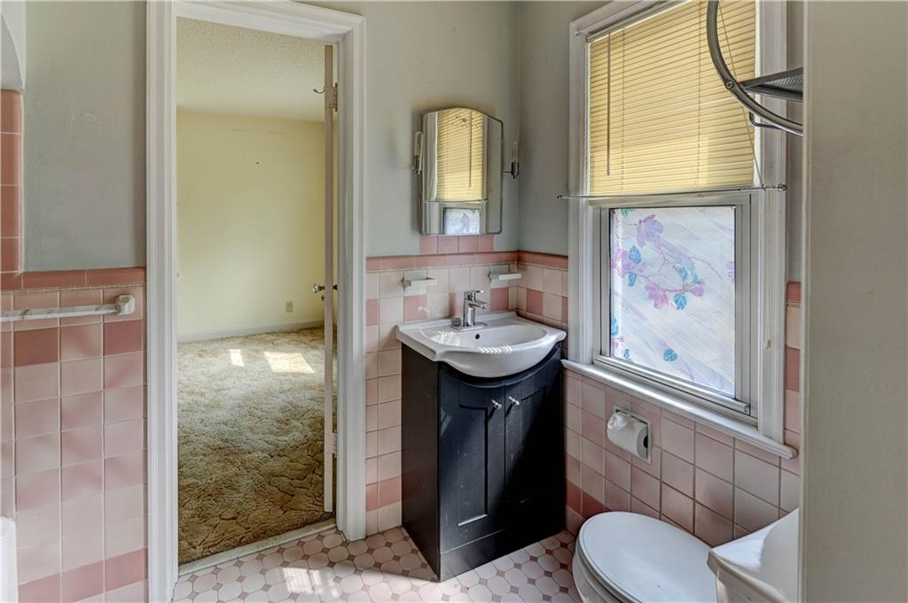 Kansas City, Missouri 64133, United States, 4 Bedrooms Bedrooms, ,3 BathroomsBathrooms,Residential,Pending,200795