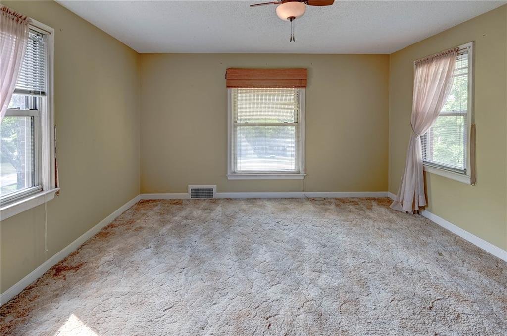 Kansas City, Missouri 64133, United States, 4 Bedrooms Bedrooms, ,3 BathroomsBathrooms,Residential,Pending,200795