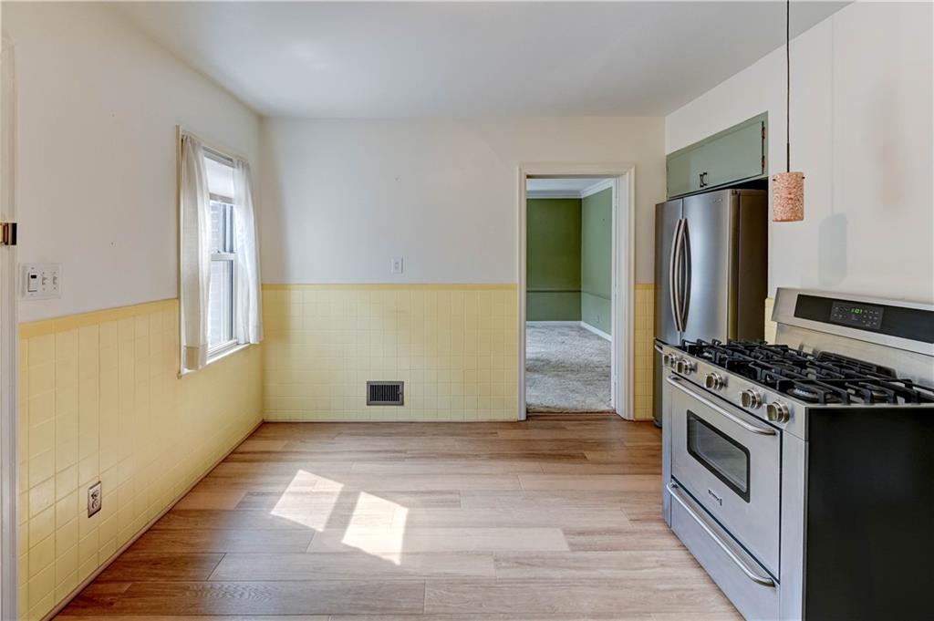 Kansas City, Missouri 64133, United States, 4 Bedrooms Bedrooms, ,3 BathroomsBathrooms,Residential,Pending,200795