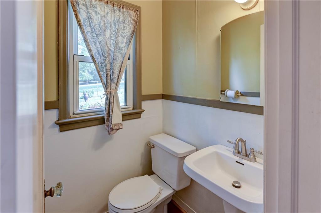 Kansas City, Missouri 64133, United States, 4 Bedrooms Bedrooms, ,3 BathroomsBathrooms,Residential,Pending,200795