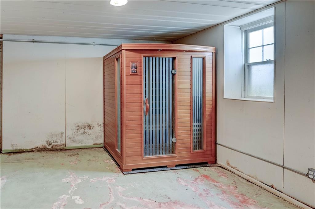 Kansas City, Missouri 64133, United States, 4 Bedrooms Bedrooms, ,3 BathroomsBathrooms,Residential,Pending,200795