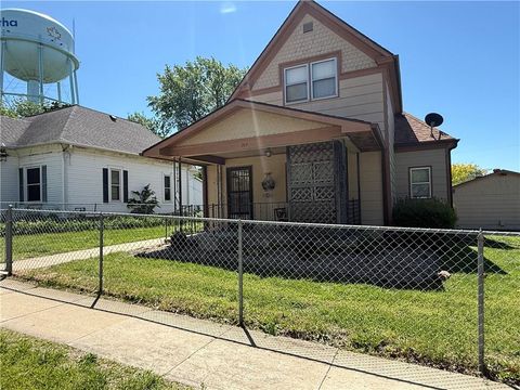 Photo of 717 Iowa Street, Hiawatha, KS 66434 (MLS # 2619004)