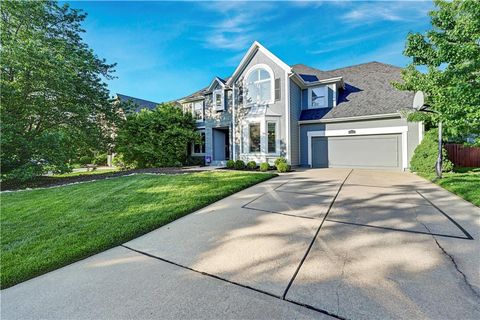 Photo of 5412 W 132 Terrace, Overland Park, KS 66209 (MLS # 2616420)