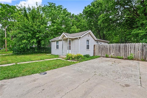 Photo of 1418 Maple Lane, Lawrence, KS 66044 (MLS # 2632595)