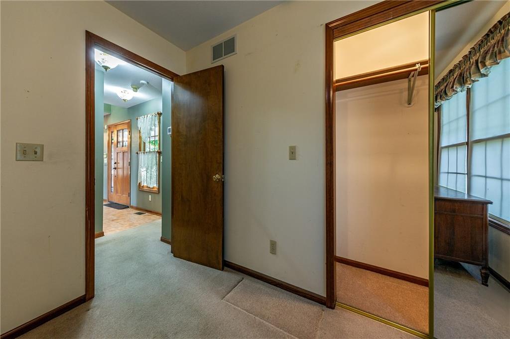 St Joseph, Missouri 64504, United States, 4 Bedrooms Bedrooms, ,3 BathroomsBathrooms,Residential,Active,37622