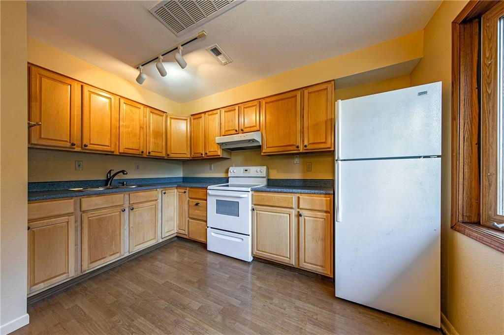 St Joseph, Missouri 64504, United States, 4 Bedrooms Bedrooms, ,3 BathroomsBathrooms,Residential,Active,37622